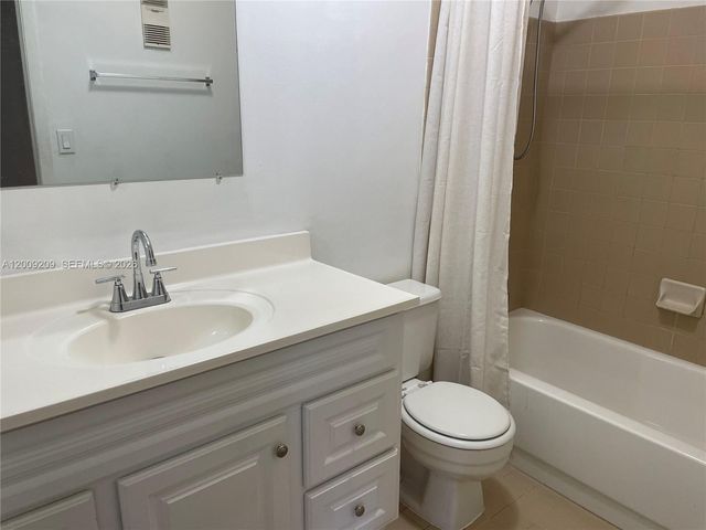 819 NE 199th St 6-205, Miami, FL 33179