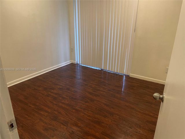 819 NE 199th St 6-205, Miami, FL 33179