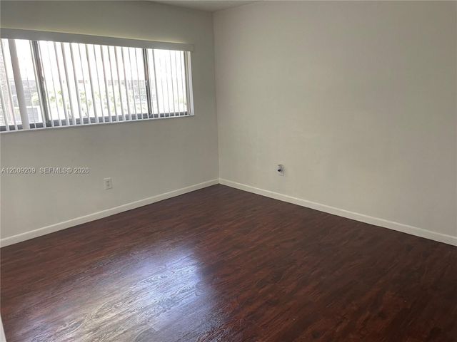 819 NE 199th St 6-205, Miami, FL 33179