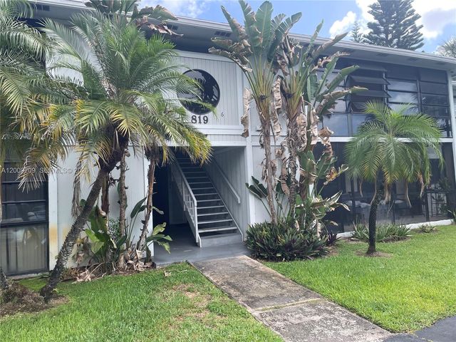 819 NE 199th St 6-205, Miami, FL 33179