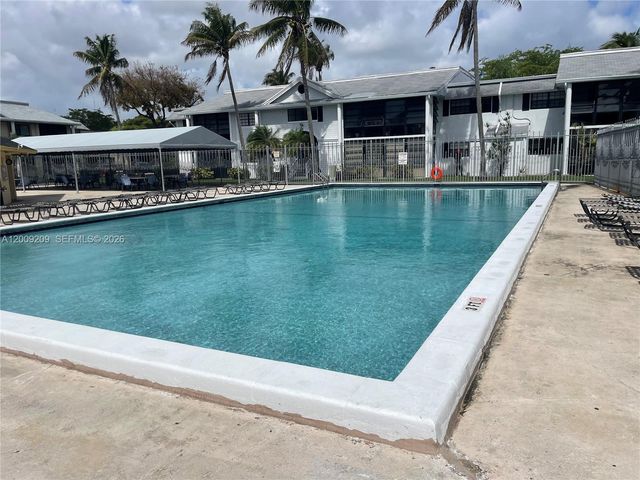 819 NE 199th St 6-205, Miami, FL 33179