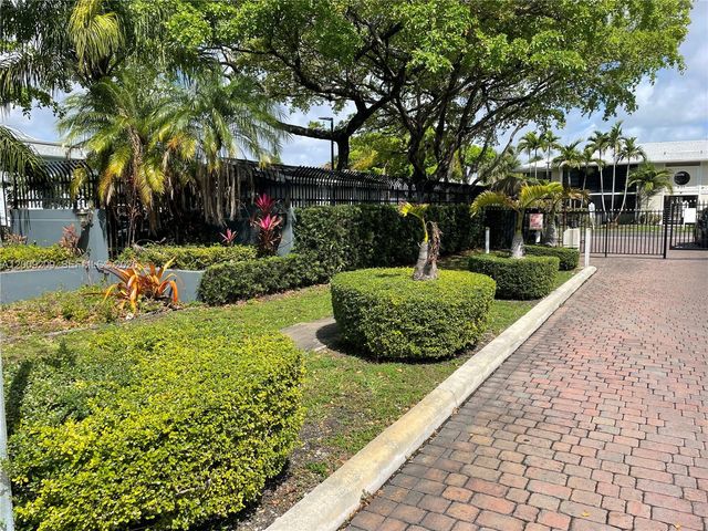 819 NE 199th St 6-205, Miami, FL 33179