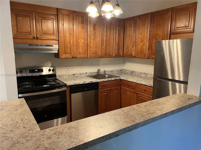 819 NE 199th St 6-205, Miami, FL 33179