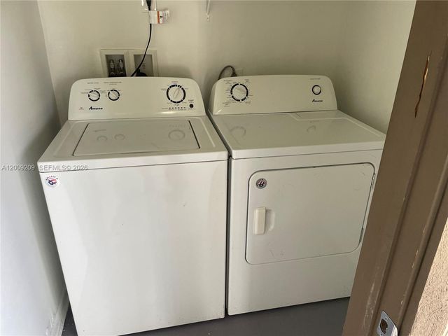 819 NE 199th St 6-205, Miami, FL 33179