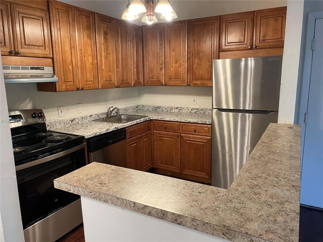 819 NE 199th St 6-205, Miami, FL 33179