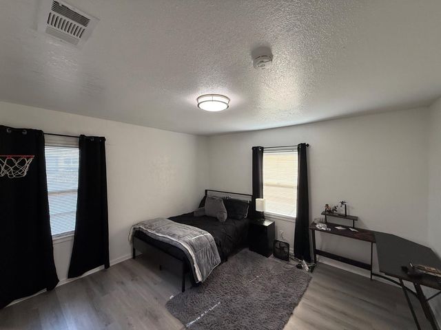 2190 W Euclid Ave, Stockton, CA 95204