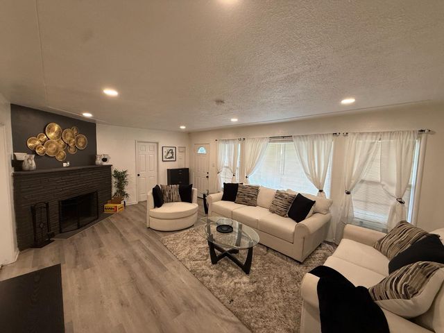 2190 W Euclid Ave, Stockton, CA 95204