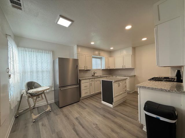 2190 W Euclid Ave, Stockton, CA 95204