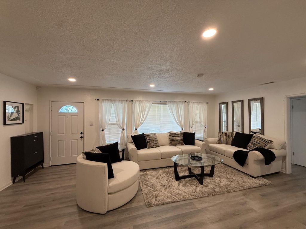 2190 W Euclid Ave, Stockton, CA 95204