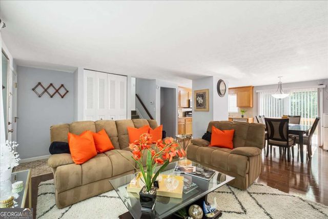 10455 Worthington Hills Manor, Roswell, GA 30076