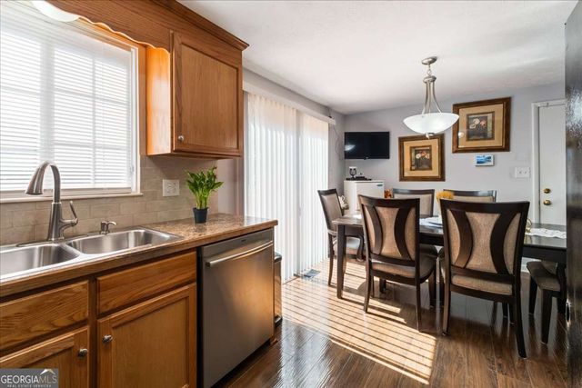 10455 Worthington Hills Manor, Roswell, GA 30076