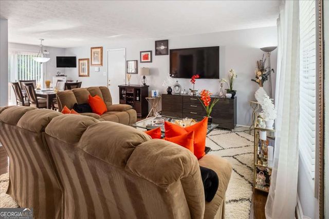 10455 Worthington Hills Manor, Roswell, GA 30076