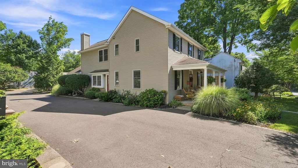 205 WASHINGTON ST, DOYLESTOWN, PA 18901 — photo 2