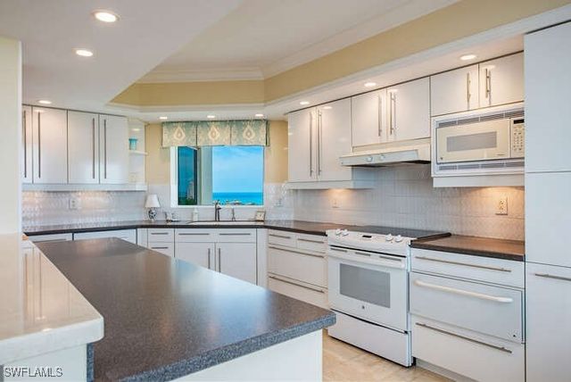 7425 Pelican Bay BLVD 1406, Naples, FL 34108