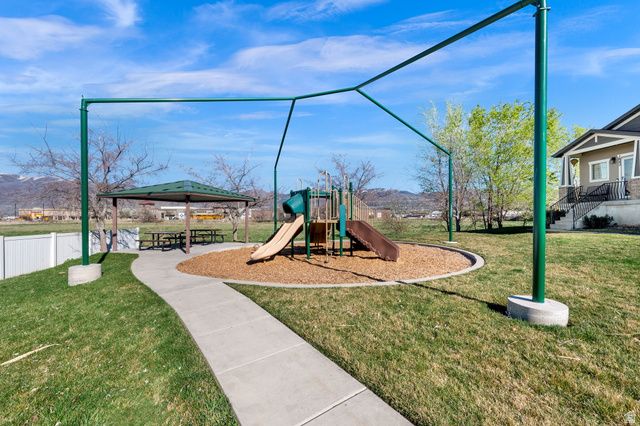 1841 W VIEW POINT DR, Woods Cross, UT 84087