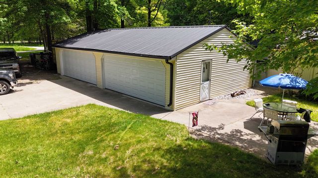836 Poquonnock Drive, Hope, MI 48628
