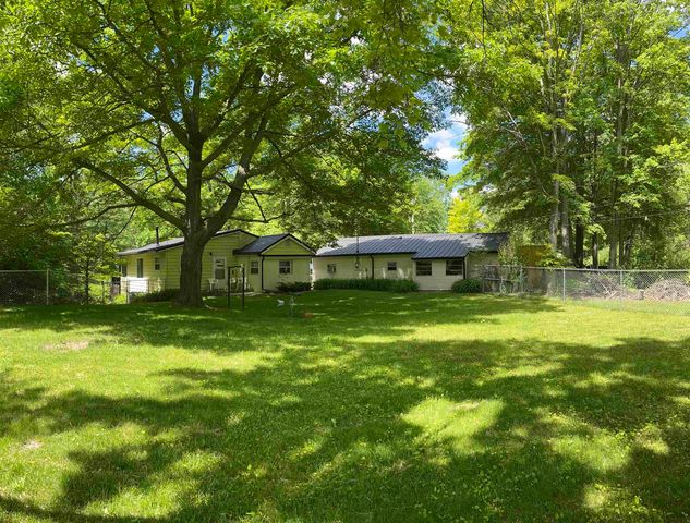 836 Poquonnock Drive, Hope, MI 48628