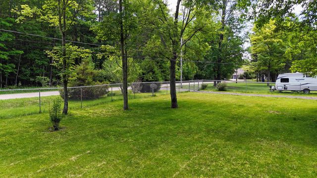 836 Poquonnock Drive, Hope, MI 48628