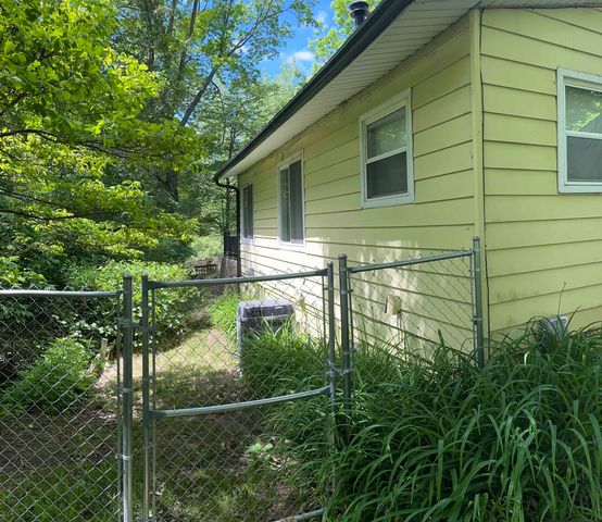 836 Poquonnock Drive, Hope, MI 48628