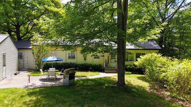 836 Poquonnock Drive, Hope, MI 48628