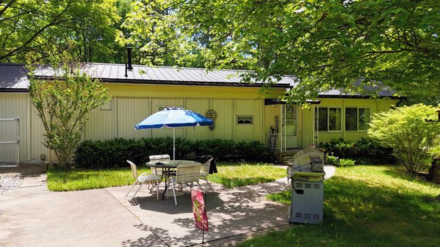 836 Poquonnock Drive, Hope, MI 48628