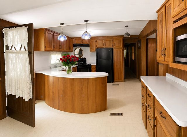 836 Poquonnock Drive, Hope, MI 48628