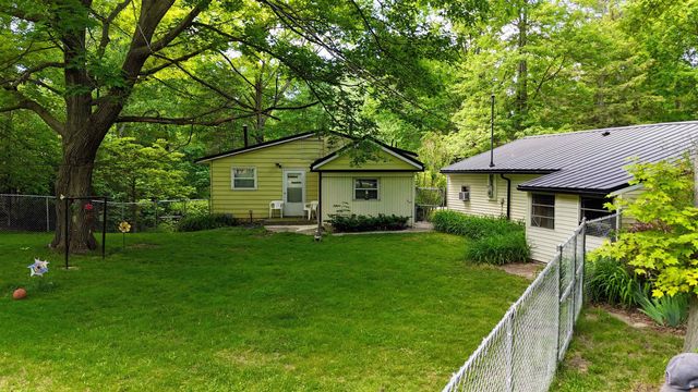 836 Poquonnock Drive, Hope, MI 48628