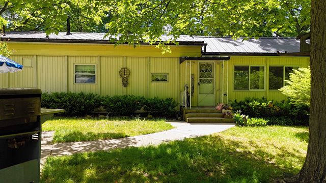 836 Poquonnock Drive, Hope, MI 48628