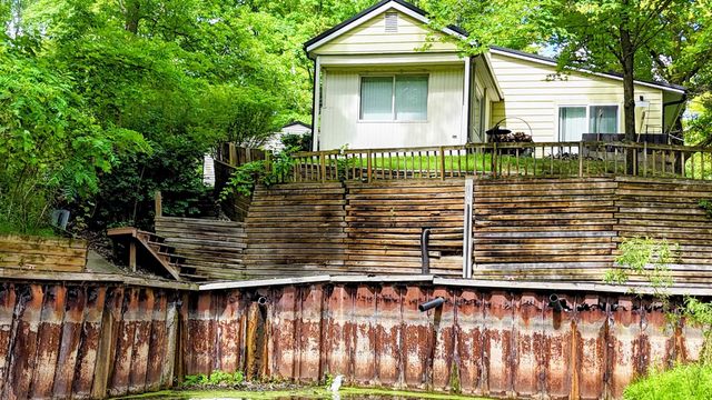 836 Poquonnock Drive, Hope, MI 48628