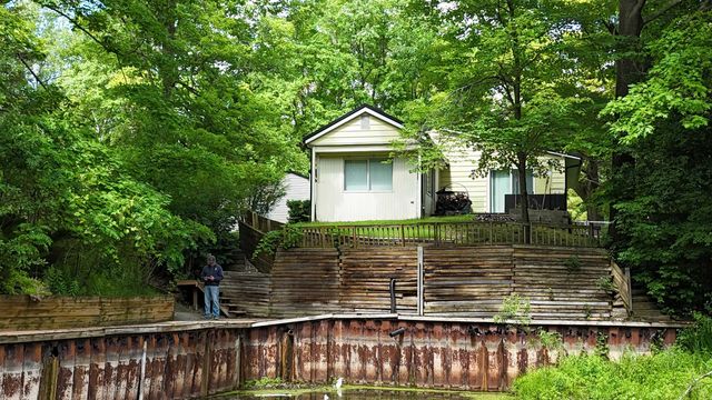 836 Poquonnock Drive, Hope, MI 48628
