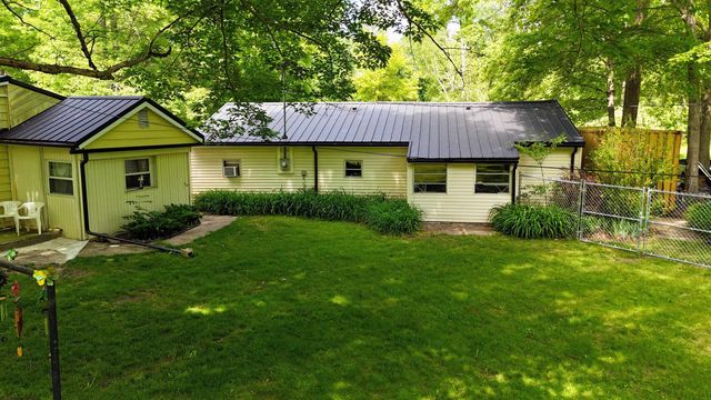 836 Poquonnock Drive, Hope, MI 48628