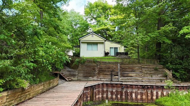 836 Poquonnock Drive, Hope, MI 48628