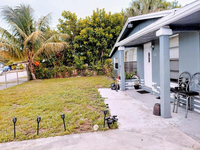 3210 NW 18th Place, Lauderhill, FL 33311
