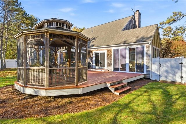 109 Great Pines Dr, Mashpee, MA 02649