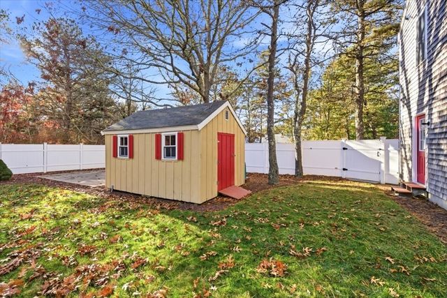 109 Great Pines Dr, Mashpee, MA 02649