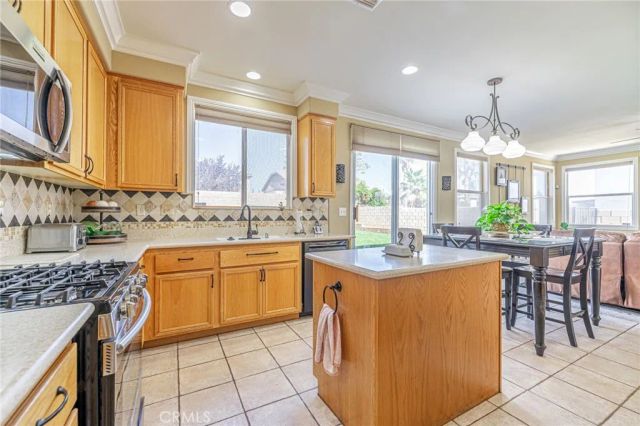 40125 Watford Way, Palmdale, CA 93551