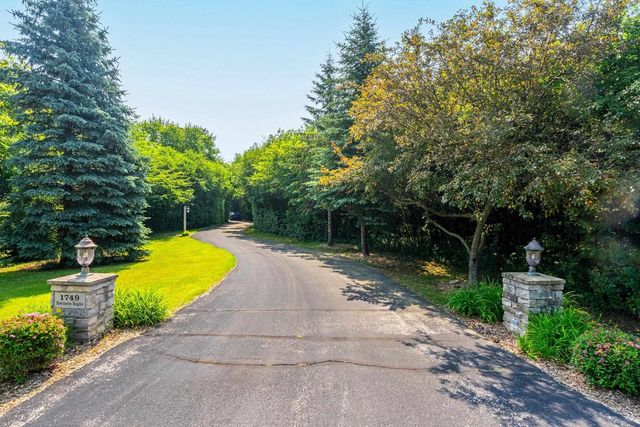 1749 HAWTHORNE HEIGHTS DRIVE, De Pere, WI 54115