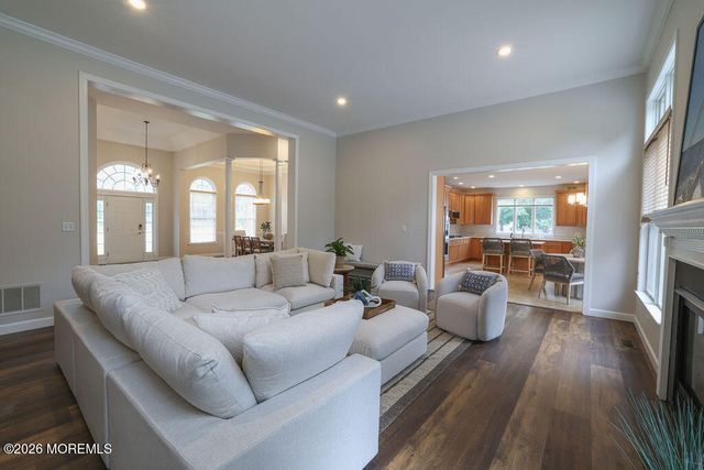5 Popper Street, Manahawkin, NJ 08050