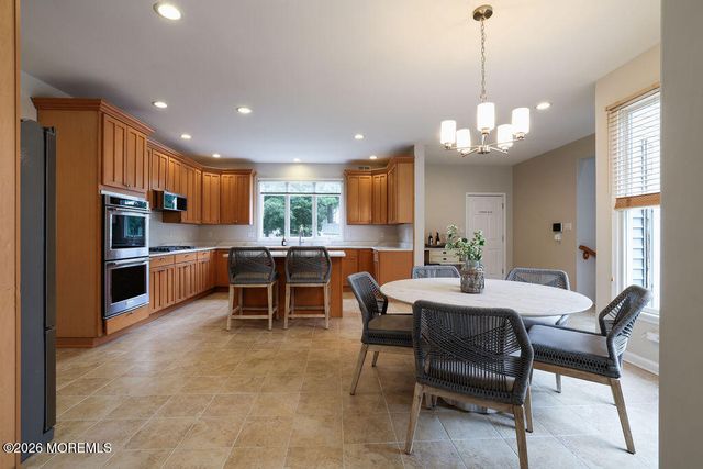 5 Popper Street, Manahawkin, NJ 08050