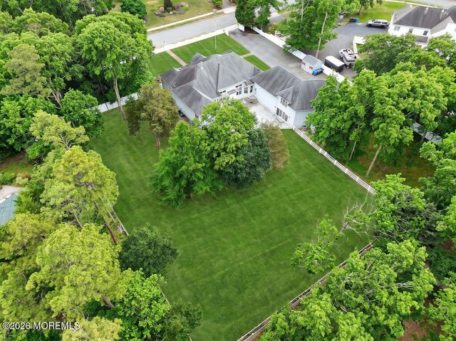 5 Popper Street, Manahawkin, NJ 08050
