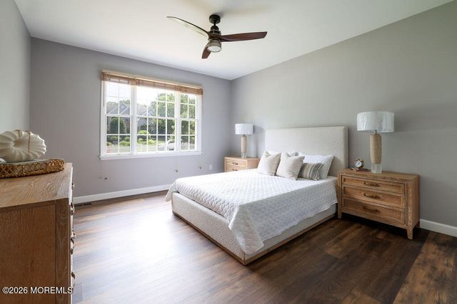 5 Popper Street, Manahawkin, NJ 08050