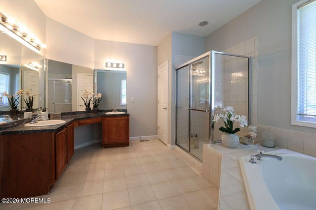 5 Popper Street, Manahawkin, NJ 08050
