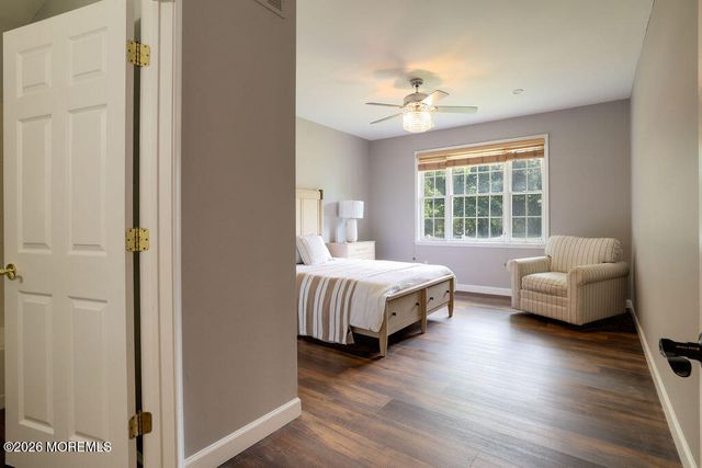 5 Popper Street, Manahawkin, NJ 08050