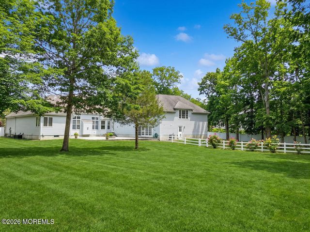 5 Popper Street, Manahawkin, NJ 08050