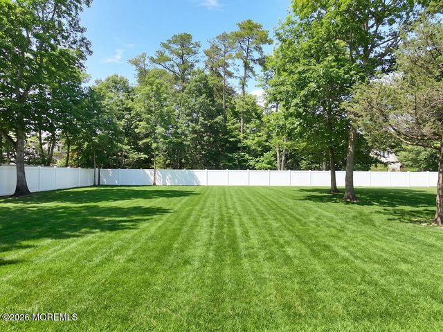 5 Popper Street, Manahawkin, NJ 08050