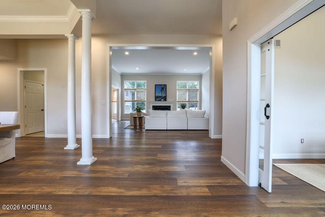 5 Popper Street, Manahawkin, NJ 08050