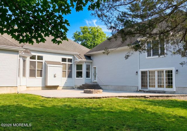 5 Popper Street, Manahawkin, NJ 08050