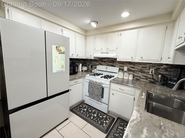 24353 Bashian Drive, Novi, MI 48375