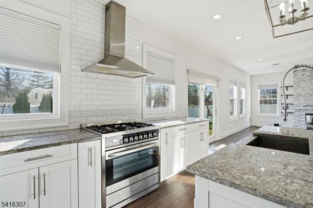 44 Manor Rd, Livingston Twp., NJ 07039