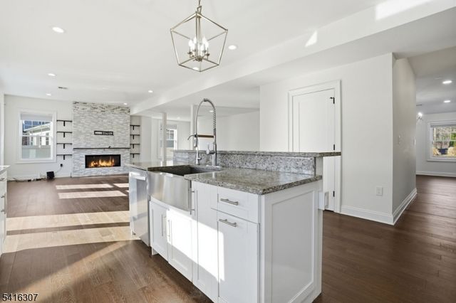 44 Manor Rd, Livingston Twp., NJ 07039